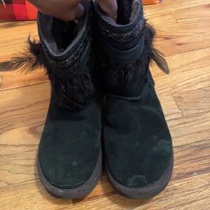 Black feather Ugg’s size 8
